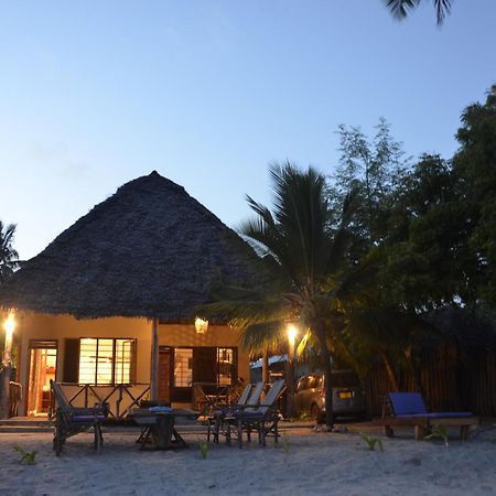 Lui Ushongo Beach House Pangani Exterior photo