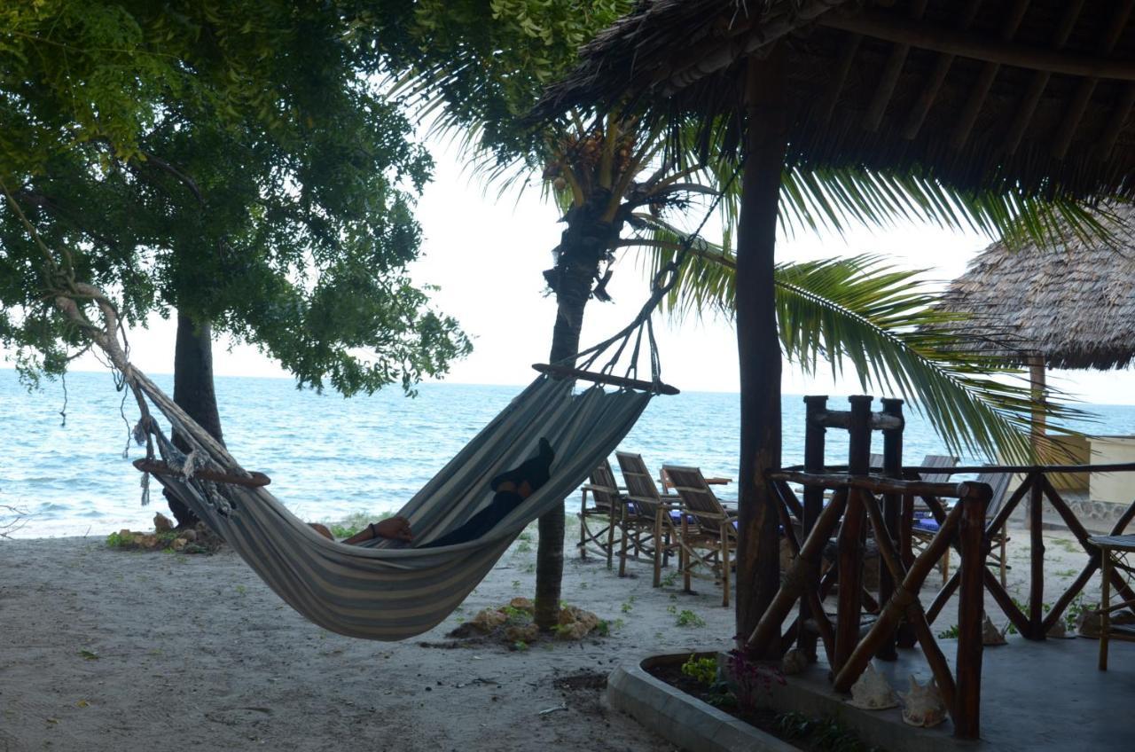 Lui Ushongo Beach House Pangani Exterior photo
